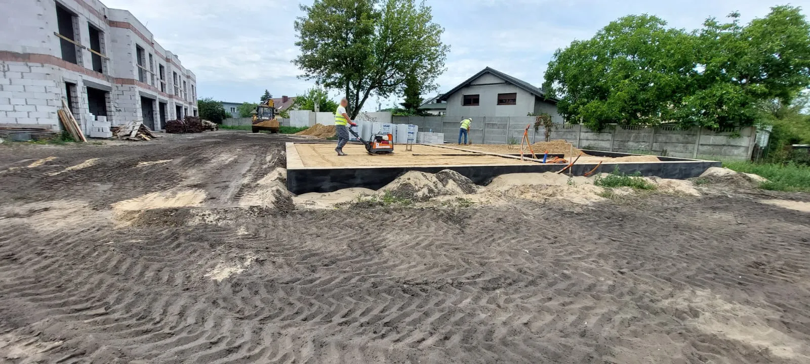 Plac budowy w lipcu 1 - zdjęcie 1